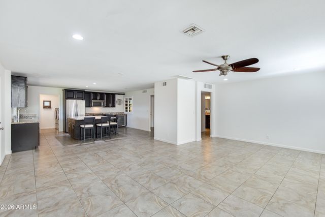2801 E Mercer Lane, Phoenix, AZ 85028