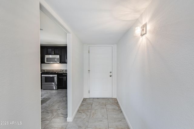 2801 E Mercer Lane, Phoenix, AZ 85028