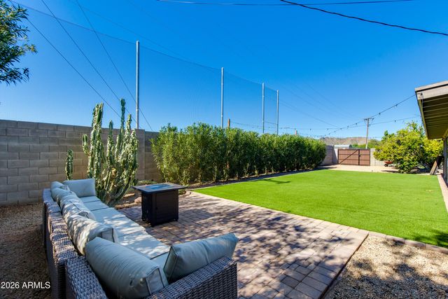 2801 E Mercer Lane, Phoenix, AZ 85028