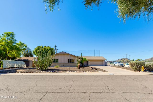 2801 E Mercer Lane, Phoenix, AZ 85028