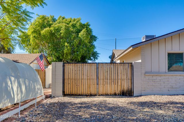 2801 E Mercer Lane, Phoenix, AZ 85028