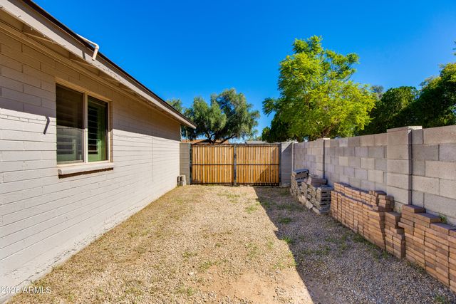 2801 E Mercer Lane, Phoenix, AZ 85028