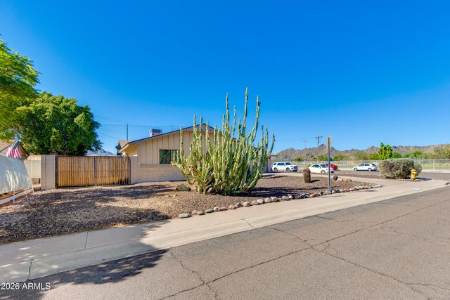 2801 E Mercer Lane, Phoenix, AZ 85028