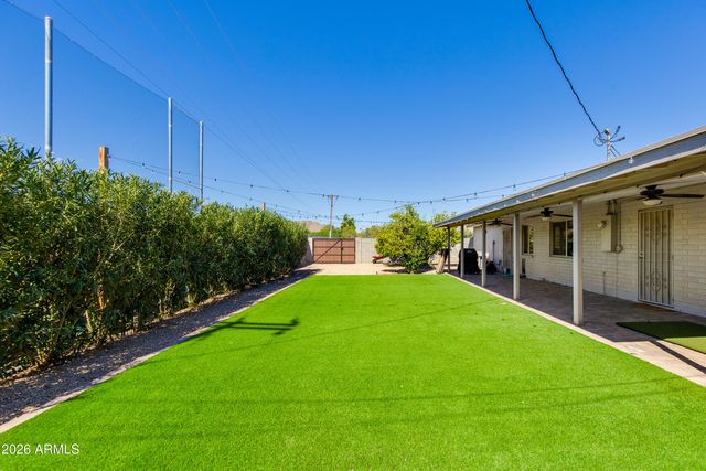 2801 E Mercer Lane, Phoenix, AZ 85028