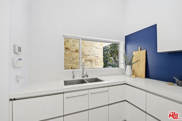 2410 N Vermont Avenue, Los Angeles, CA 90027