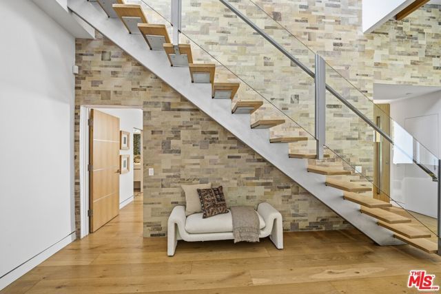 2410 N Vermont Avenue, Los Angeles, CA 90027