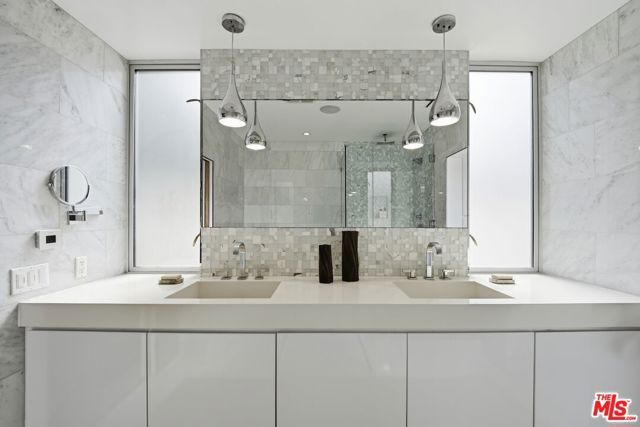 2410 N Vermont Avenue, Los Angeles, CA 90027