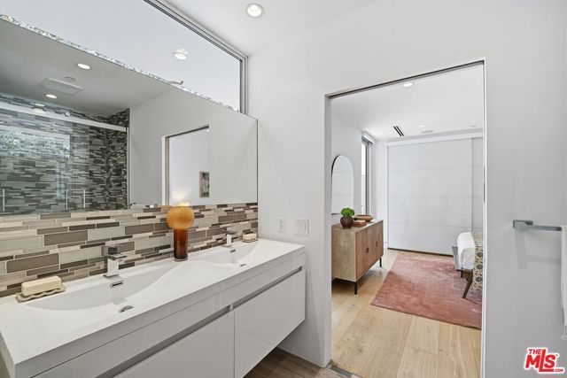 2410 N Vermont Avenue, Los Angeles, CA 90027