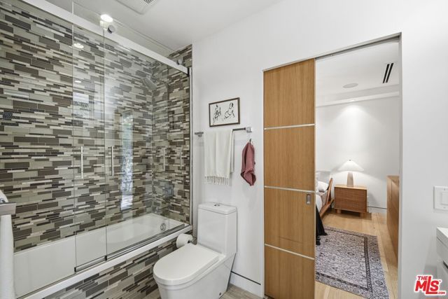 2410 N Vermont Avenue, Los Angeles, CA 90027