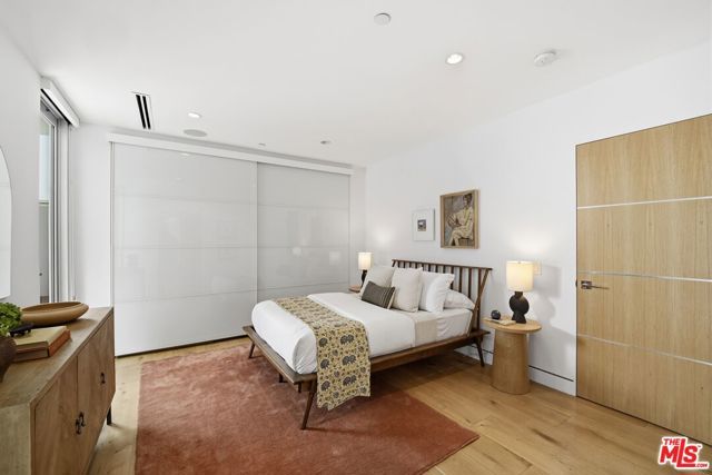 2410 N Vermont Avenue, Los Angeles, CA 90027