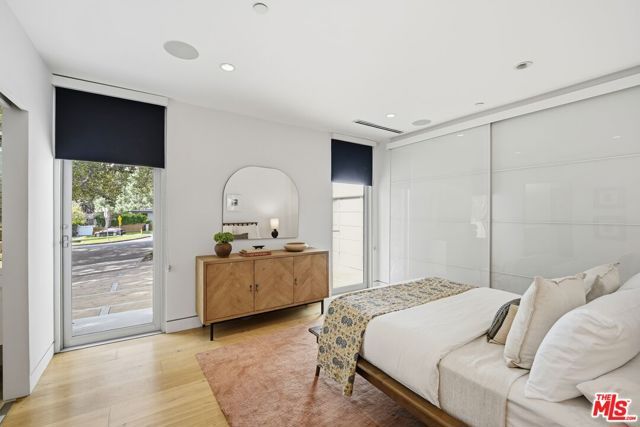 2410 N Vermont Avenue, Los Angeles, CA 90027