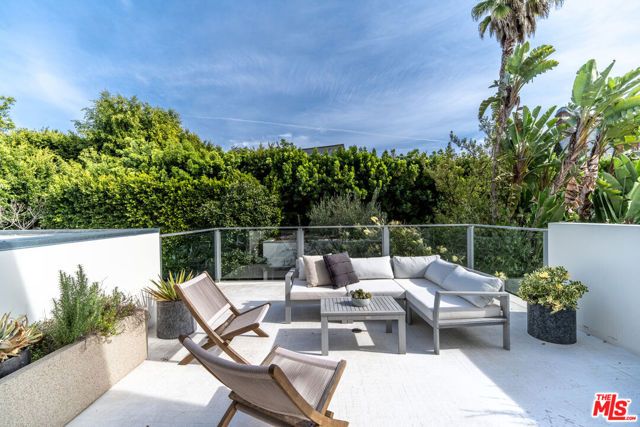 2410 N Vermont Avenue, Los Angeles, CA 90027