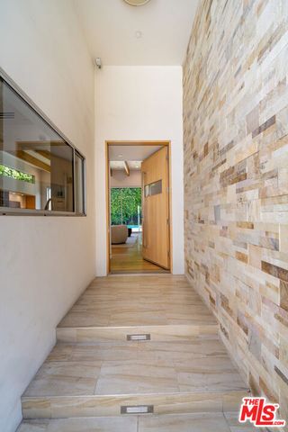 2410 N Vermont Avenue, Los Angeles, CA 90027