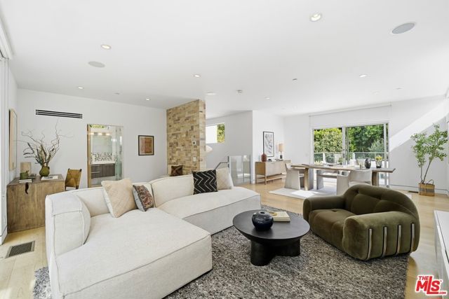 2410 N Vermont Avenue, Los Angeles, CA 90027