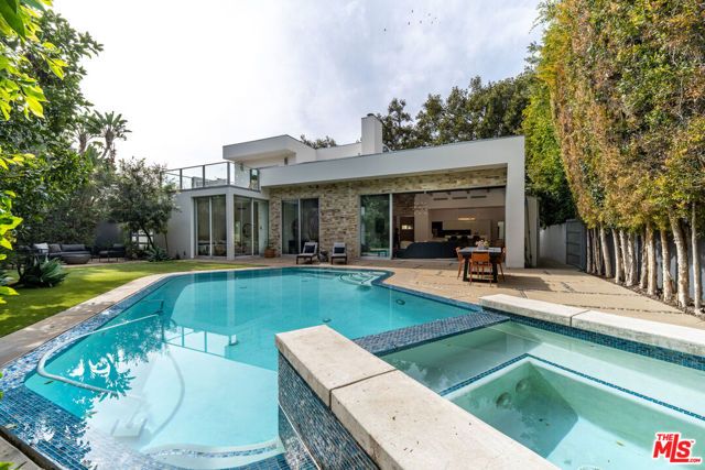 2410 N Vermont Avenue, Los Angeles, CA 90027