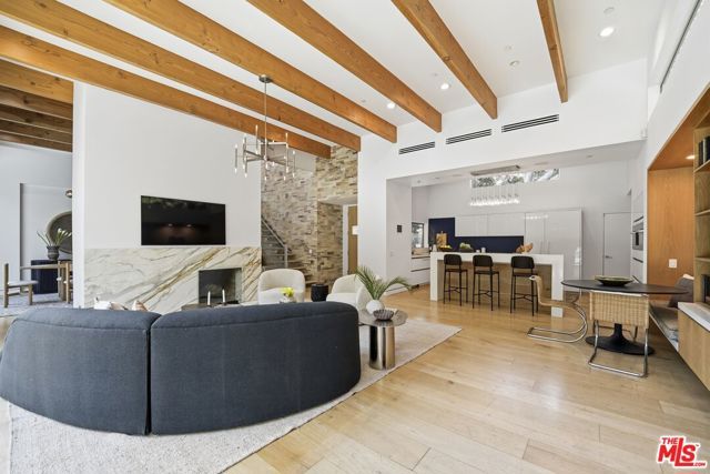 2410 N Vermont Avenue, Los Angeles, CA 90027