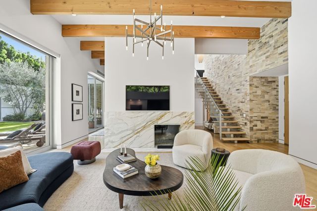 2410 N Vermont Avenue, Los Angeles, CA 90027