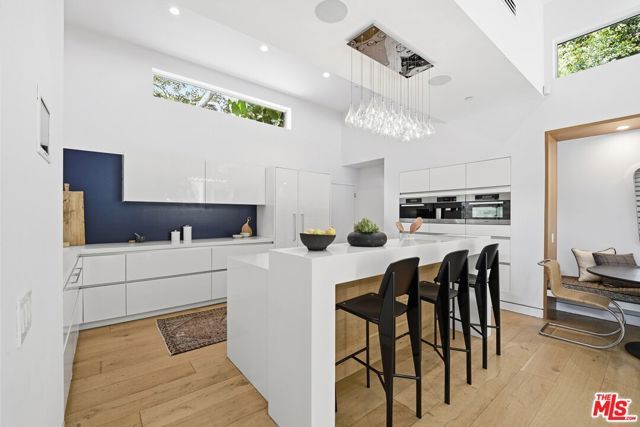 2410 N Vermont Avenue, Los Angeles, CA 90027