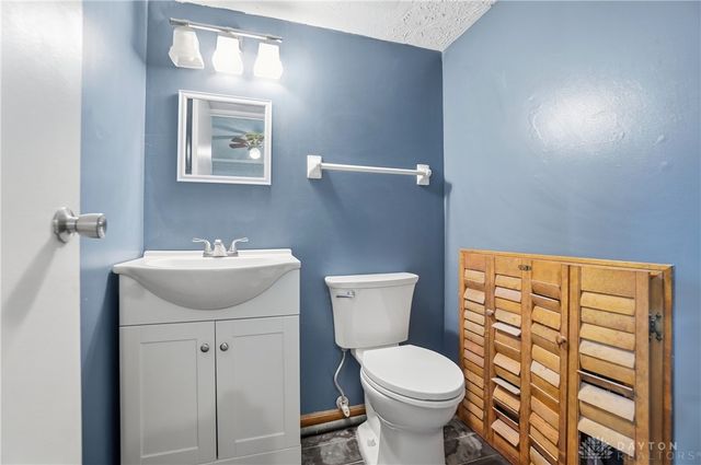 245 Grantwood Drive, West Carrollton, OH 45449