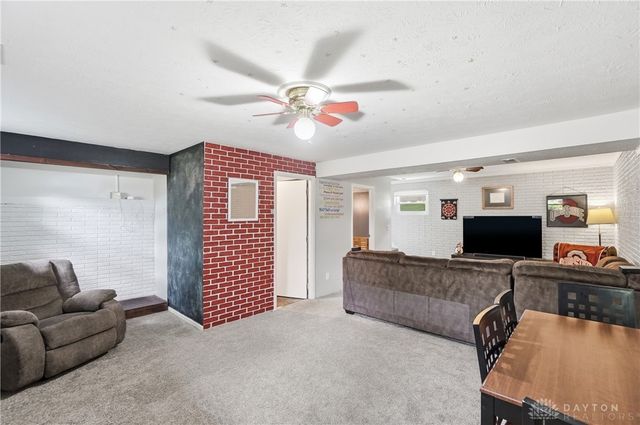 245 Grantwood Drive, West Carrollton, OH 45449