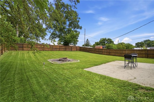 245 Grantwood Drive, West Carrollton, OH 45449