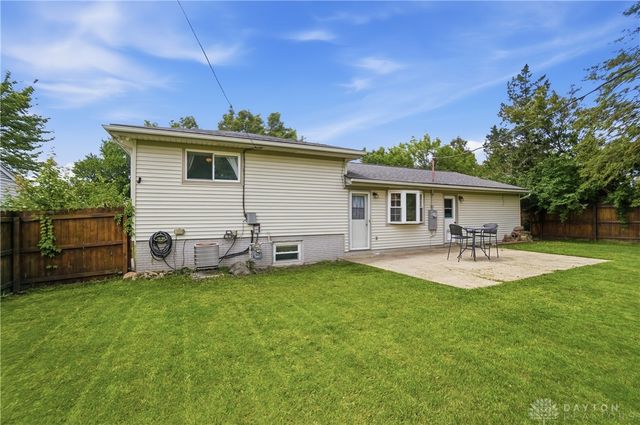 245 Grantwood Drive, West Carrollton, OH 45449