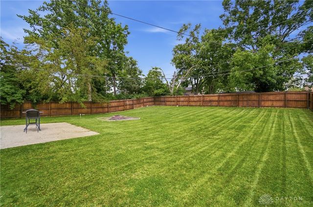 245 Grantwood Drive, West Carrollton, OH 45449