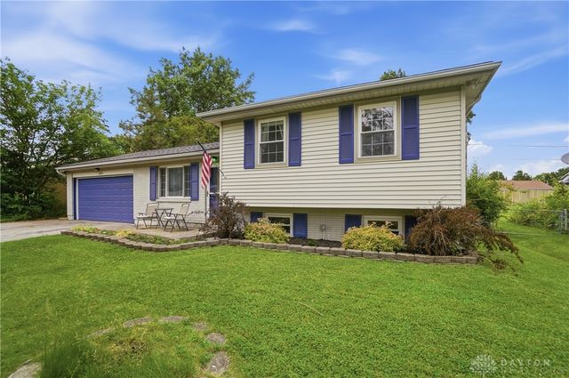 245 Grantwood Drive, West Carrollton, OH 45449