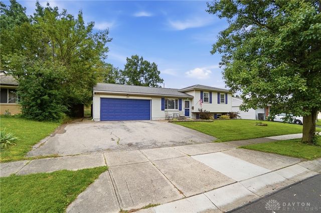 245 Grantwood Drive, West Carrollton, OH 45449