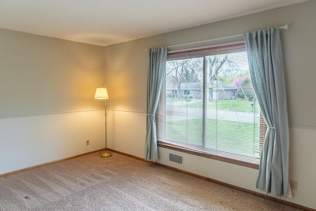 2454 Pascal Street, Roseville, MN 55113