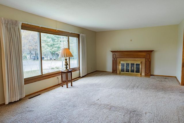 2454 Pascal Street, Roseville, MN 55113