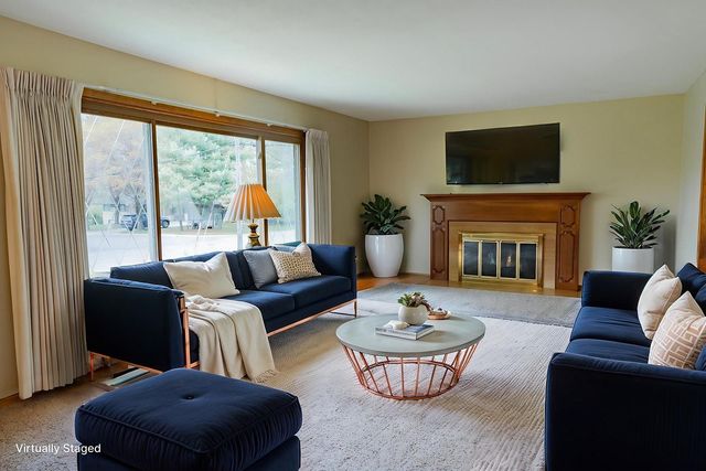 2454 Pascal Street, Roseville, MN 55113