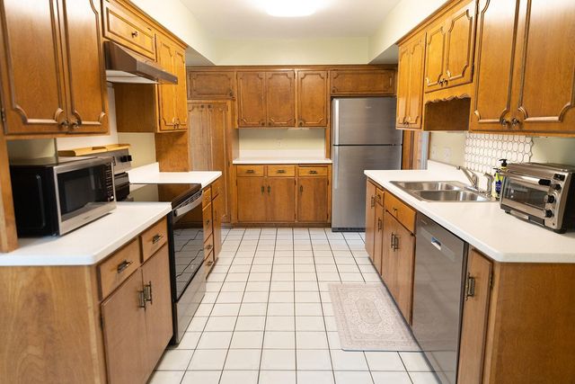 2454 Pascal Street, Roseville, MN 55113