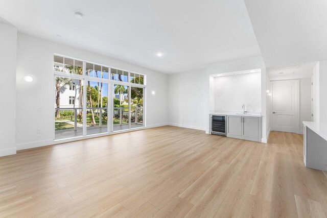 178 Lake Drive 4102, Palm Beach Shores, FL 33404