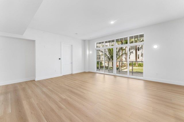 178 Lake Drive 4102, Palm Beach Shores, FL 33404