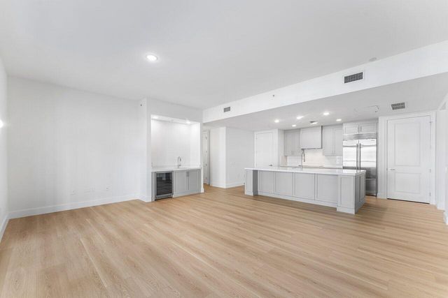 178 Lake Drive 4102, Palm Beach Shores, FL 33404