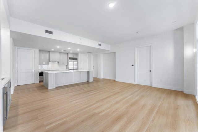 178 Lake Drive 4102, Palm Beach Shores, FL 33404