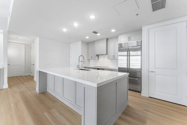 178 Lake Drive 4102, Palm Beach Shores, FL 33404