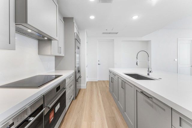 178 Lake Drive 4102, Palm Beach Shores, FL 33404