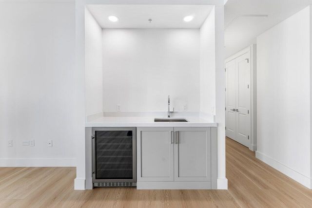 178 Lake Drive 4102, Palm Beach Shores, FL 33404