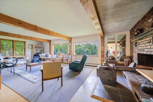 101 Red Star Road, Greenfield Park, NY 12435