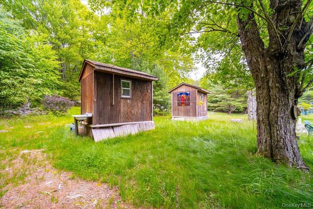 101 Red Star Road, Greenfield Park, NY 12435