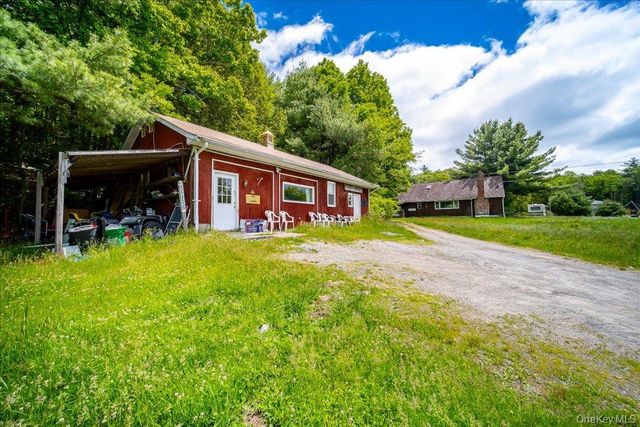 101 Red Star Road, Greenfield Park, NY 12435