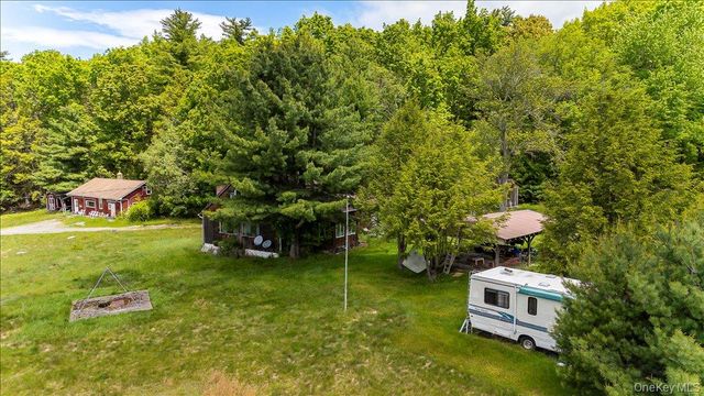 101 Red Star Road, Greenfield Park, NY 12435