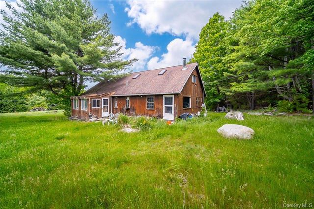 101 Red Star Road, Greenfield Park, NY 12435