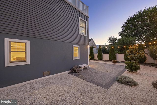 229 S 2ND ST, Surf City, NJ 08008