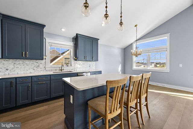 229 S 2ND ST, Surf City, NJ 08008