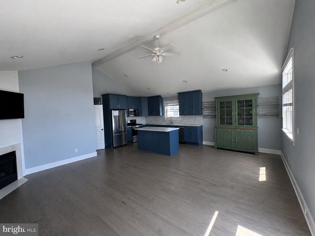 229 S 2ND ST, Surf City, NJ 08008