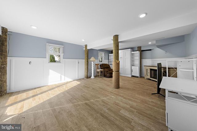 229 S 2ND ST, Surf City, NJ 08008