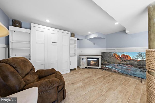 229 S 2ND ST, Surf City, NJ 08008